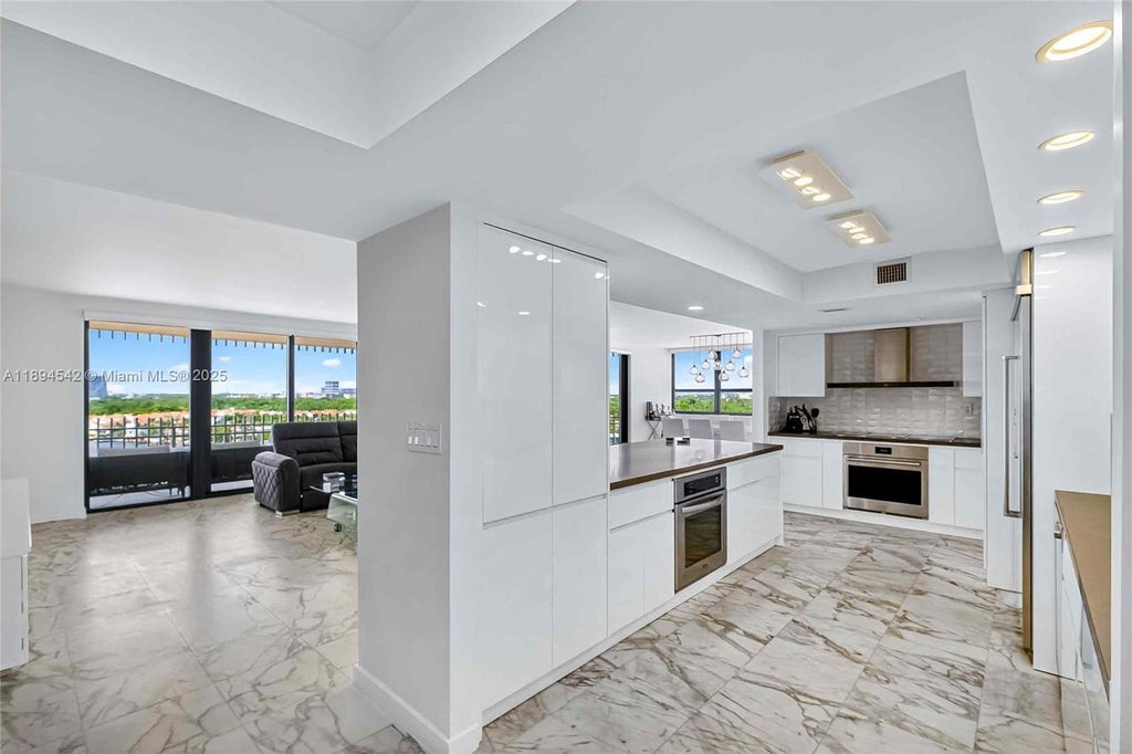 2 Grove Isle Dr B1210, Miami