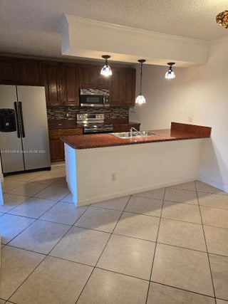 Photo of Listing #A11893169