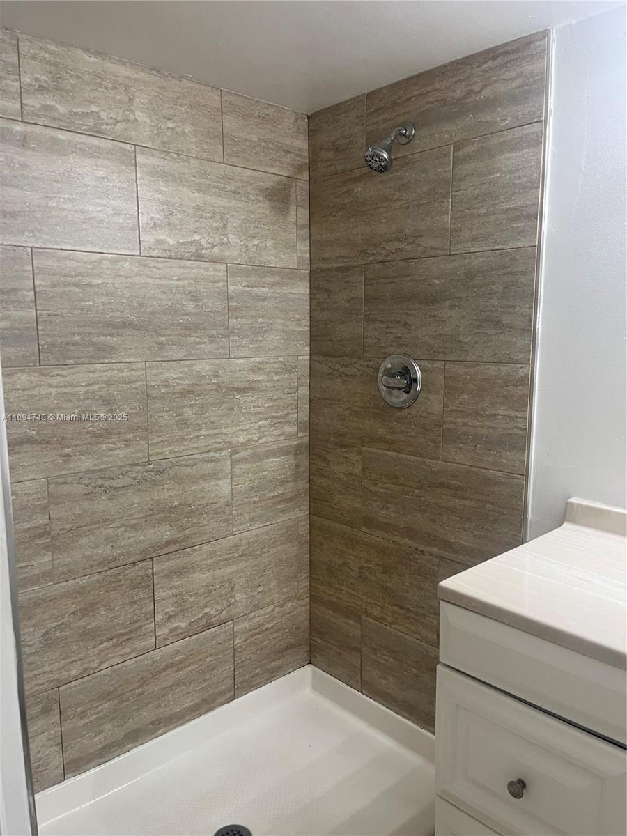 725 Nw 103rd Ter 101, Pembroke Pines