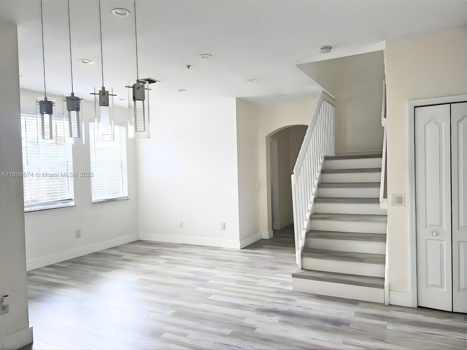 Photo of Listing #A11896674