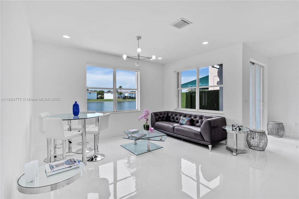 6644 Nw 107th Pl, Doral