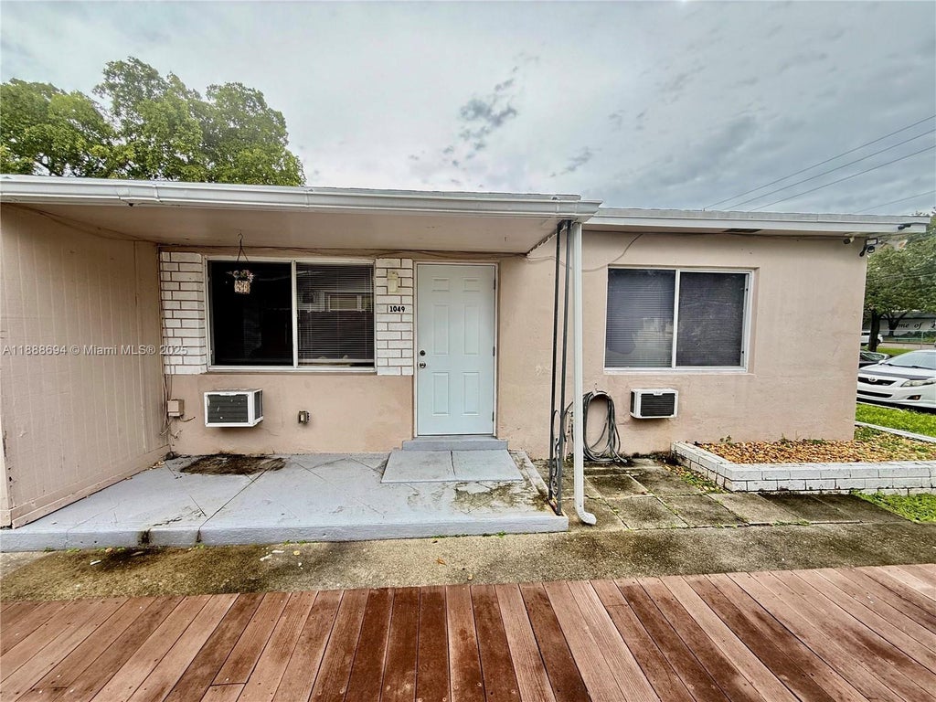 1049 Sw 3rd St 1, Hallandale Beach