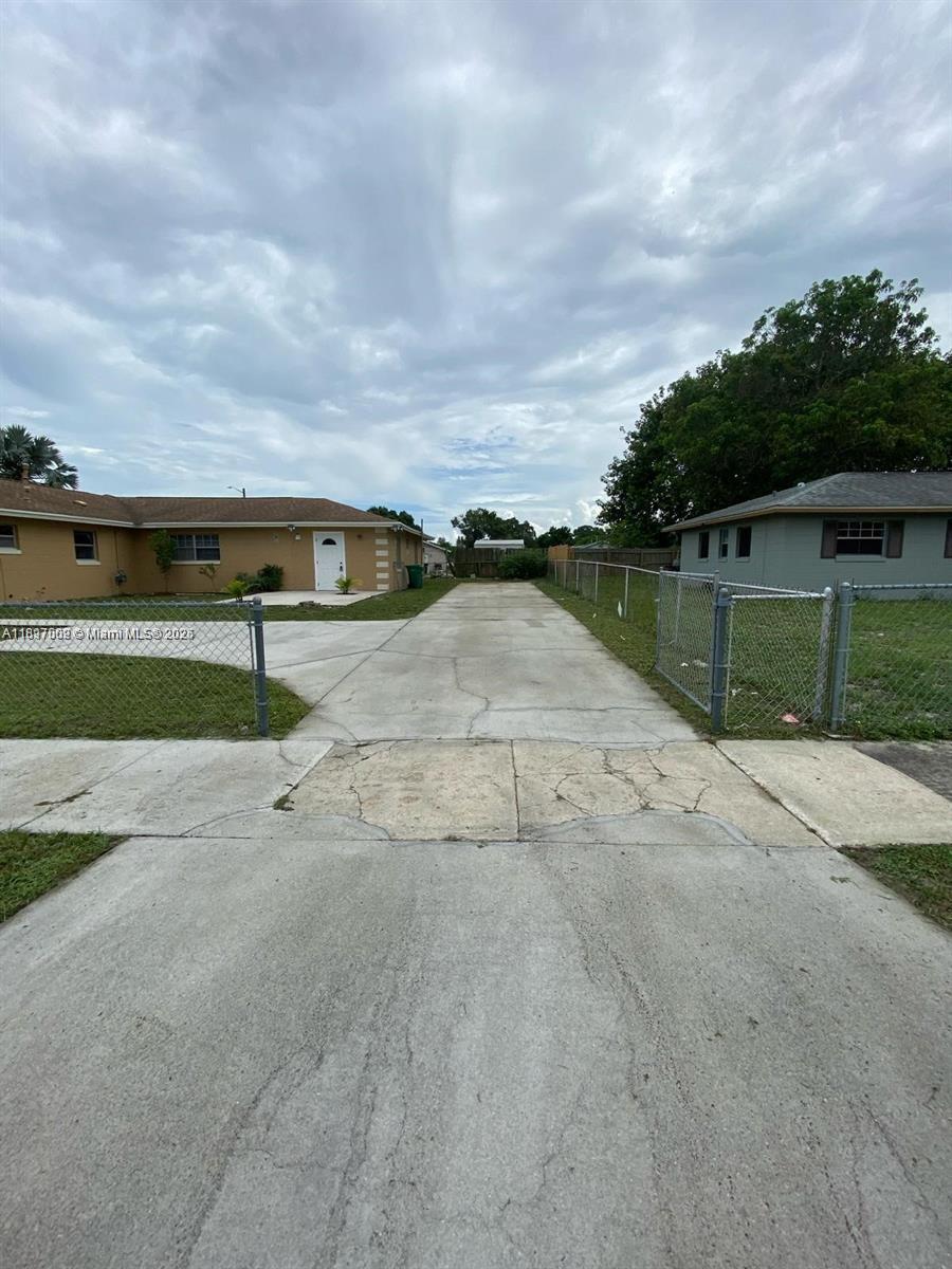 2707 Essex Ct, Fort Pierce