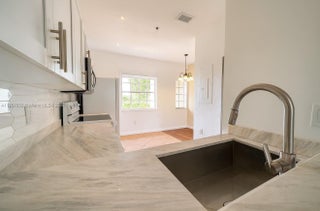 Photo of Listing #A11897052