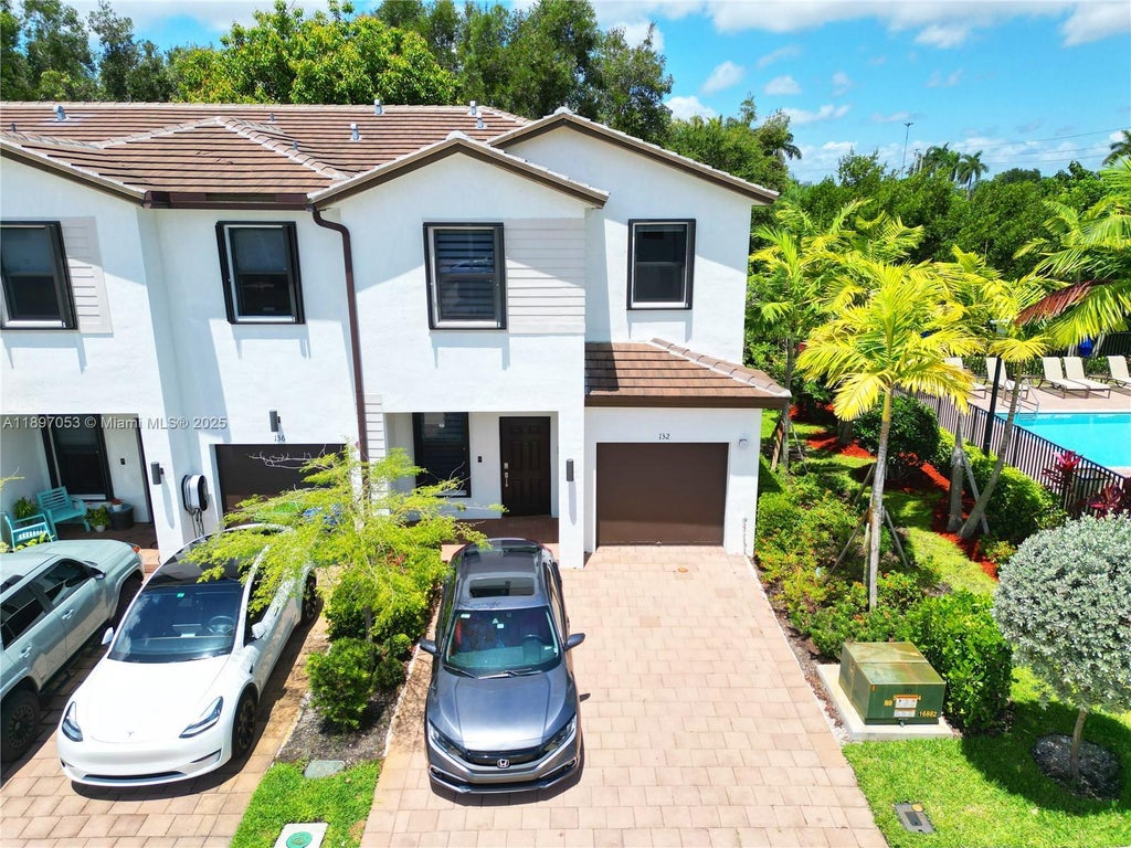 132 Sw 185th Way, Pembroke Pines