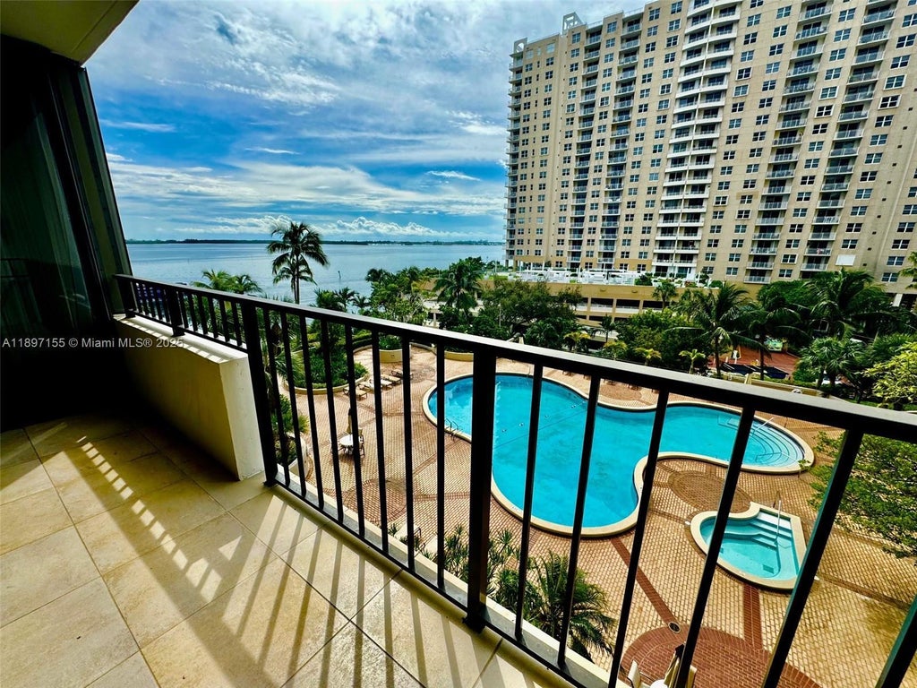 520 Brickell Key Dr A605, Miami