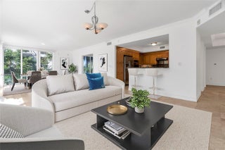 Photo of Listing #A11896555