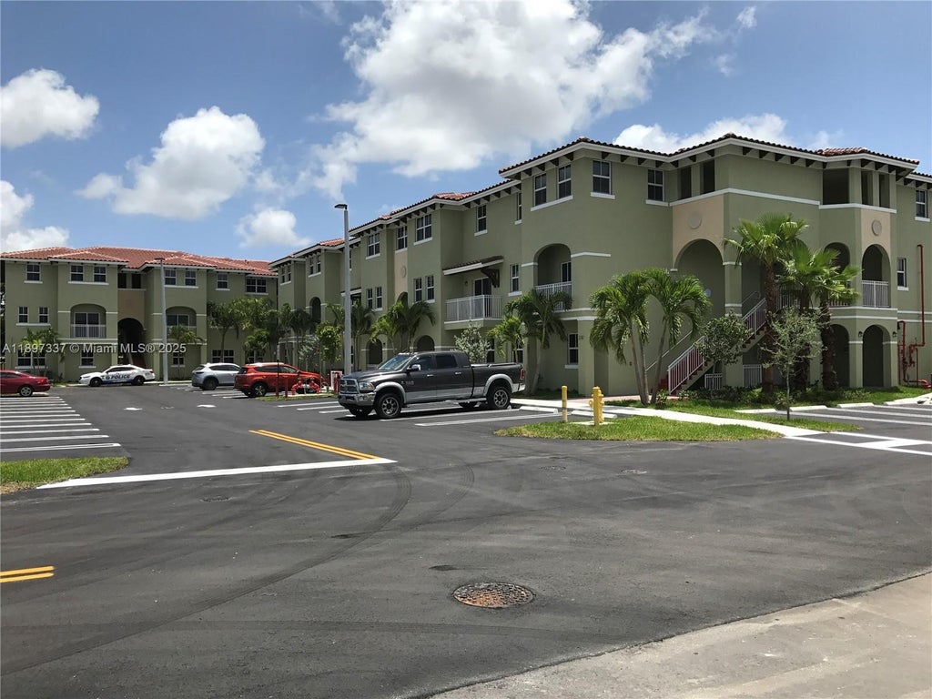 210 Nw 109th Ave 105, Miami