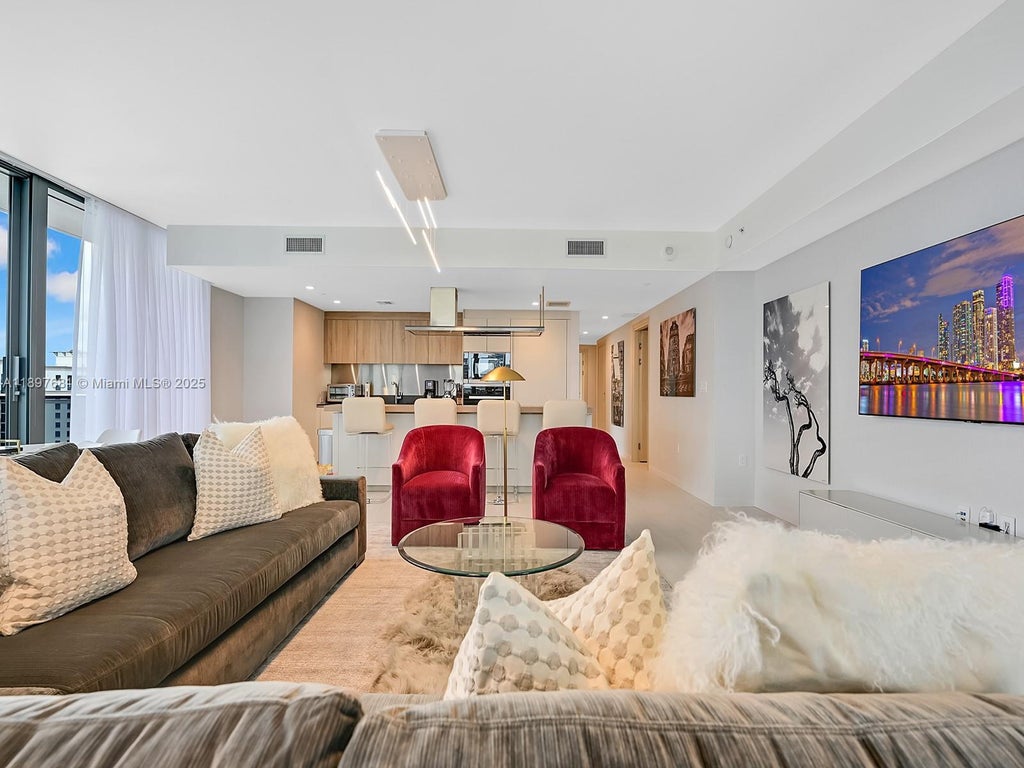 1000 Brickell Plz 3402, Miami