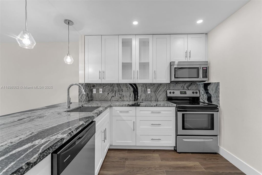 7707 Camino Real B205, Miami