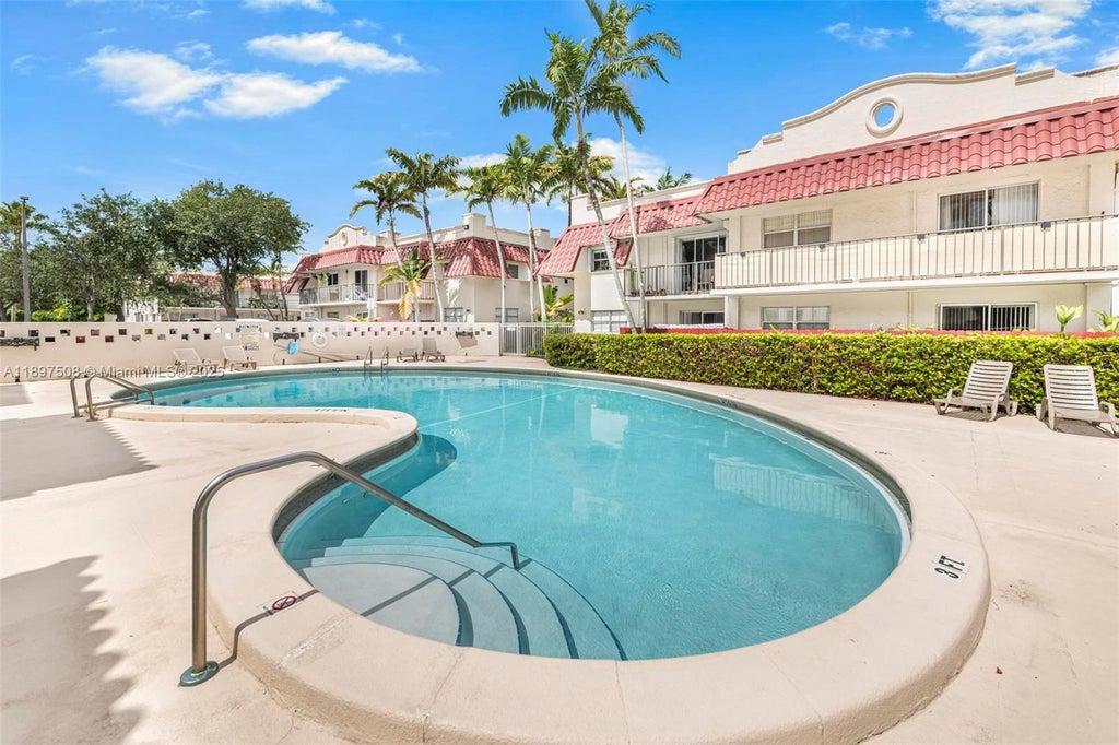 6709 N Kendall Dr 229, Pinecrest