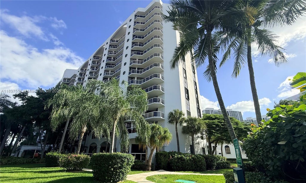 3610 Yacht Club Dr 414, Aventura