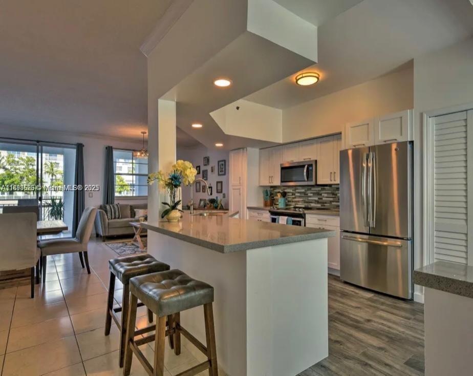 3135 Ne 184th St 2103, Aventura