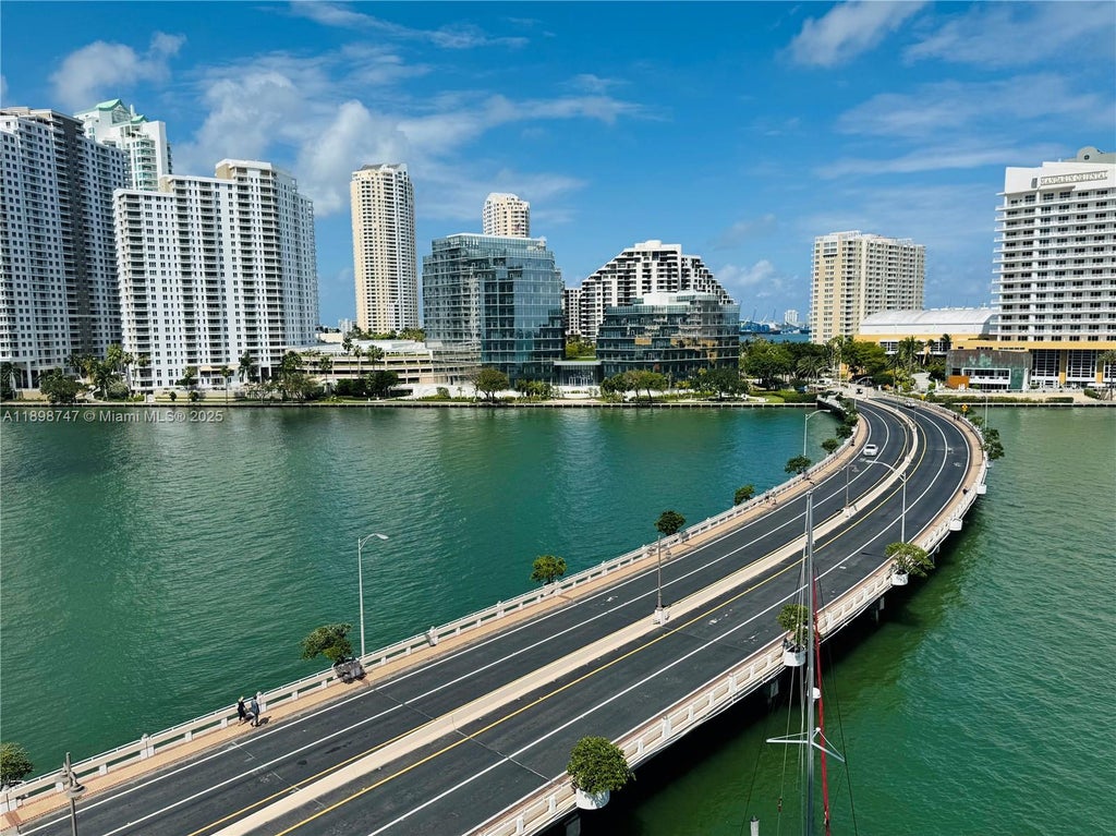 801 Brickell Bay Dr 871, Miami