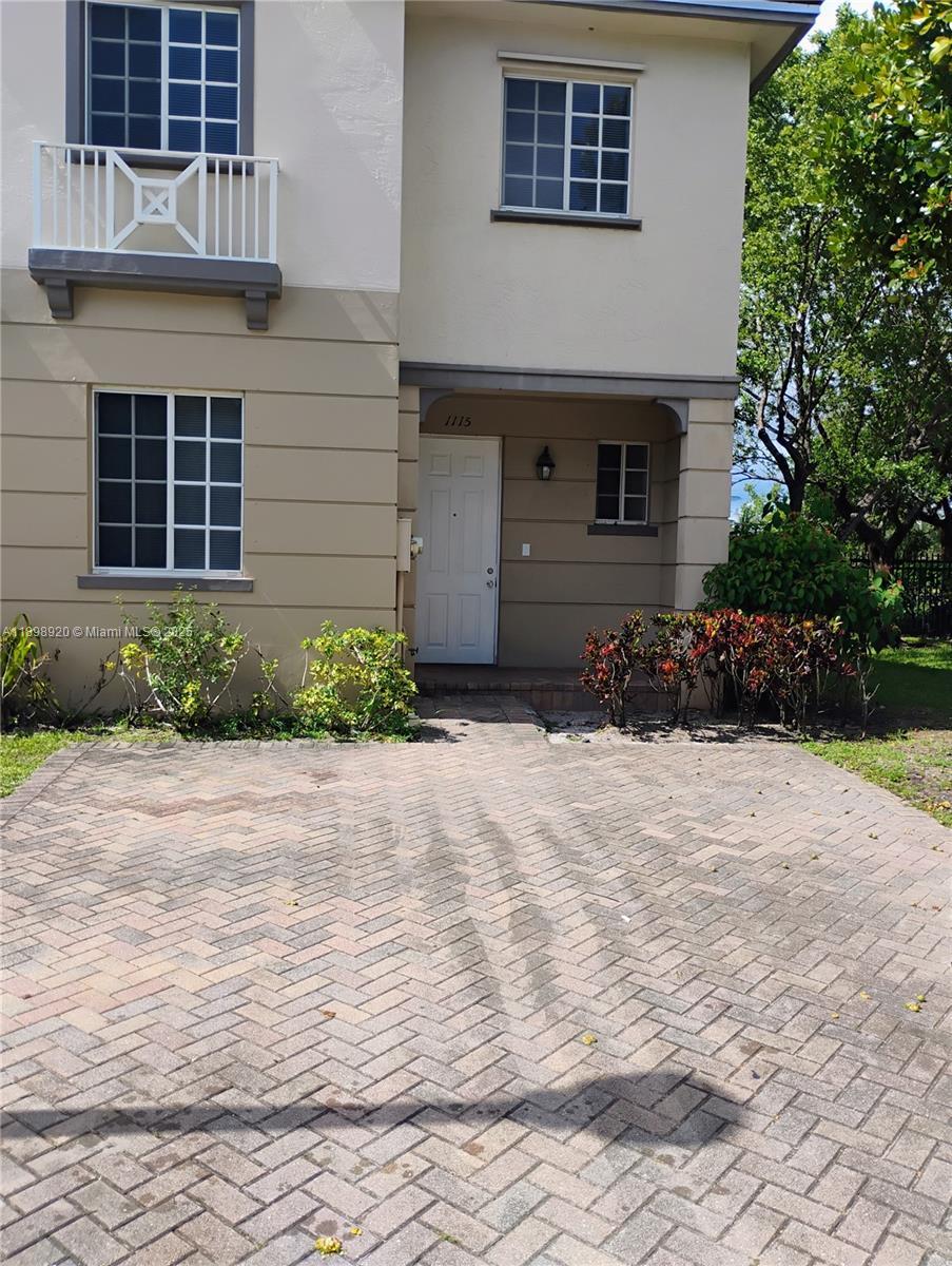 1115 Lucaya Dr, Riviera Beach