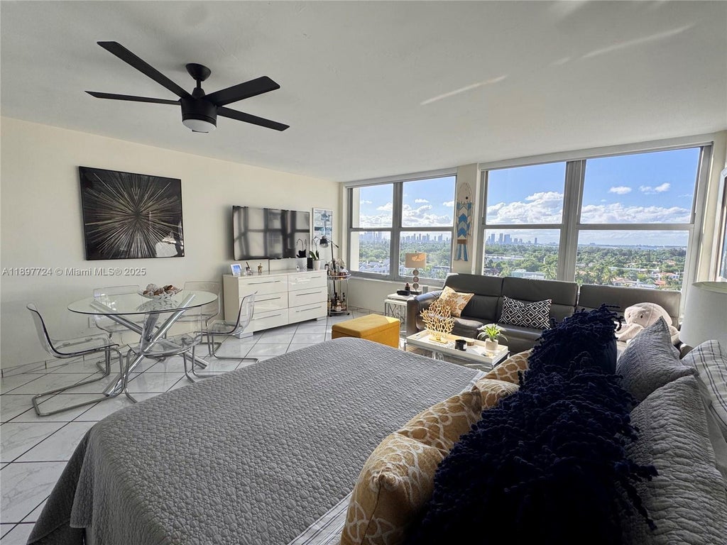 2899 Collins Ave 1242, Miami Beach
