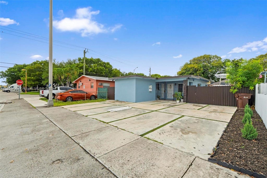 938 Se 12th St Front Unit, Hialeah
