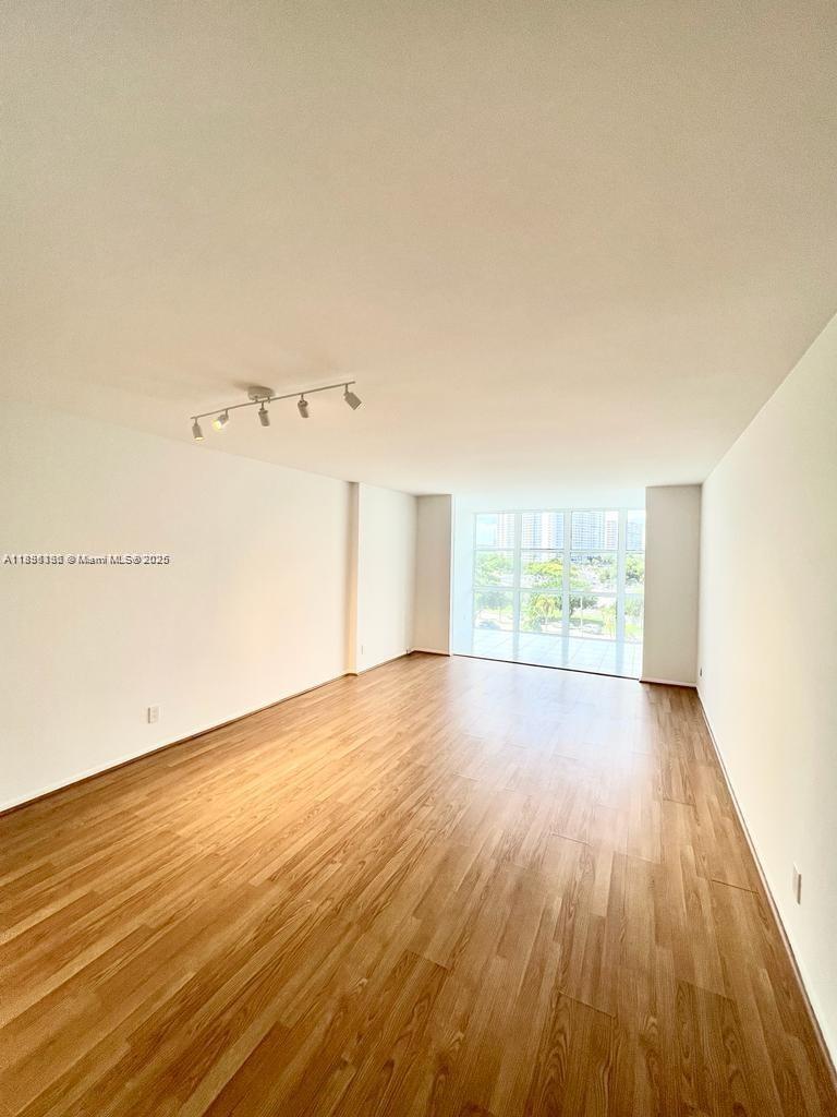 800 Parkview Dr 605, Hallandale Beach