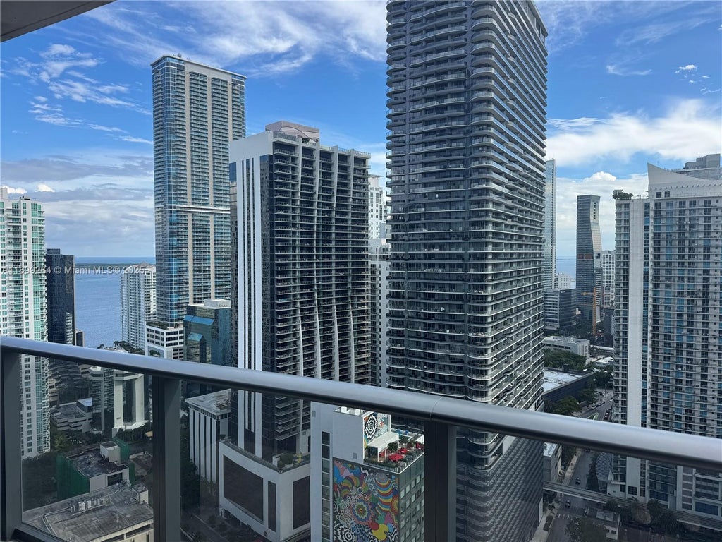 45 Sw 9th St 3404, Miami