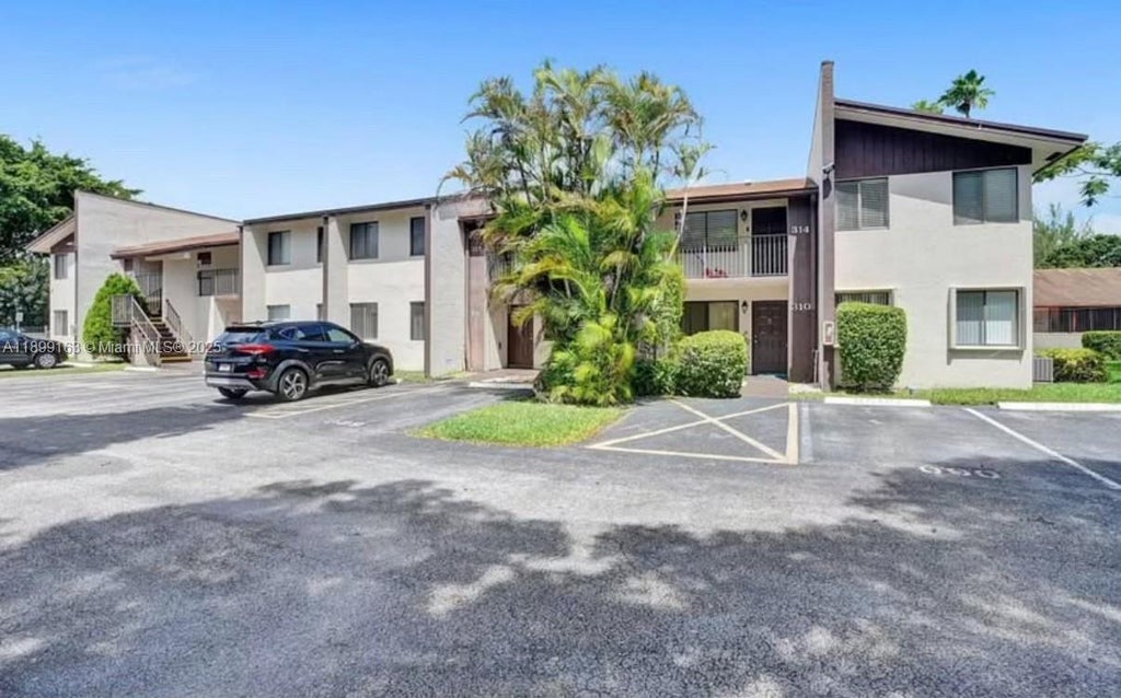 311 W Laurel Dr 1402, Margate