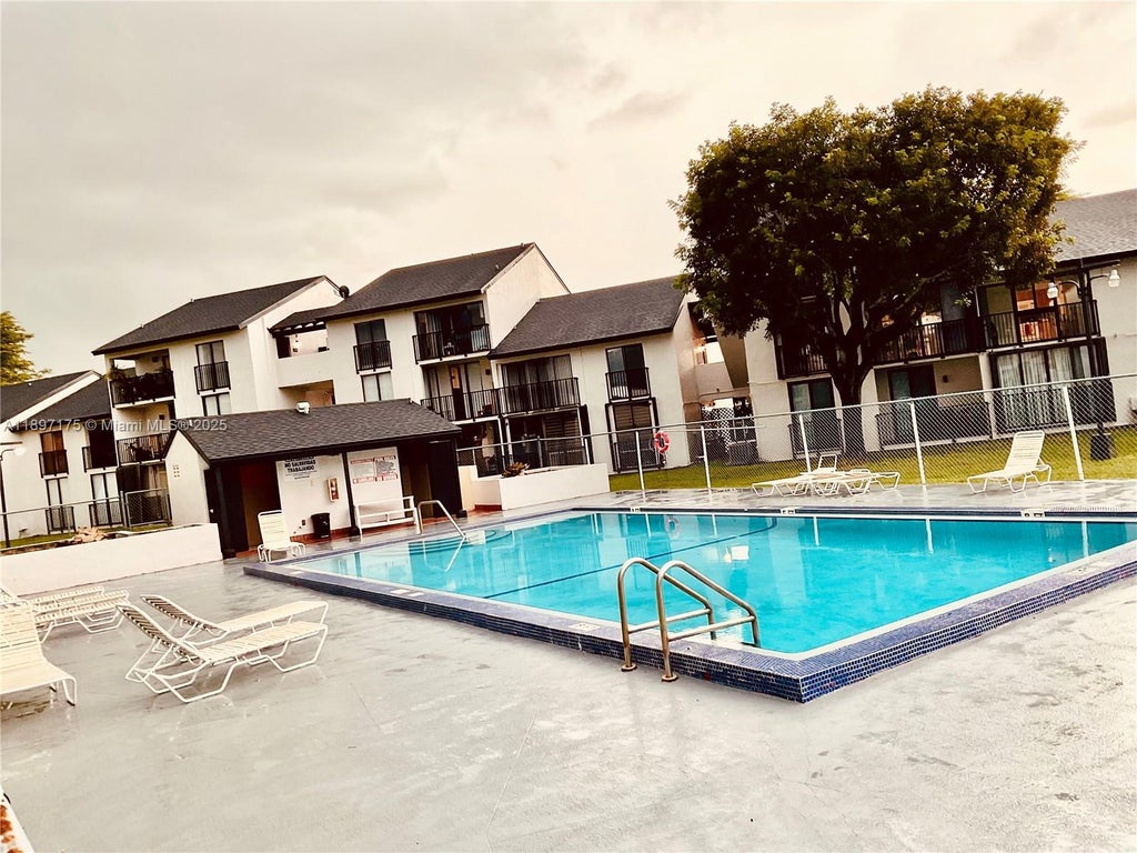 13045 Sw 68th St 101, Miami