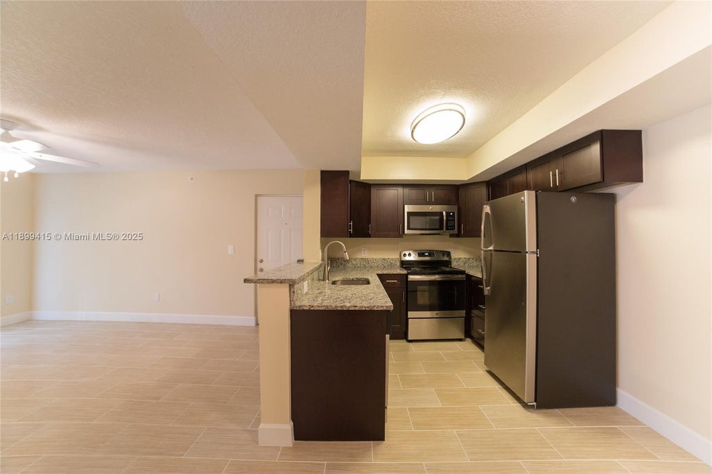 5590 Nw 61st St 811, Coconut Creek