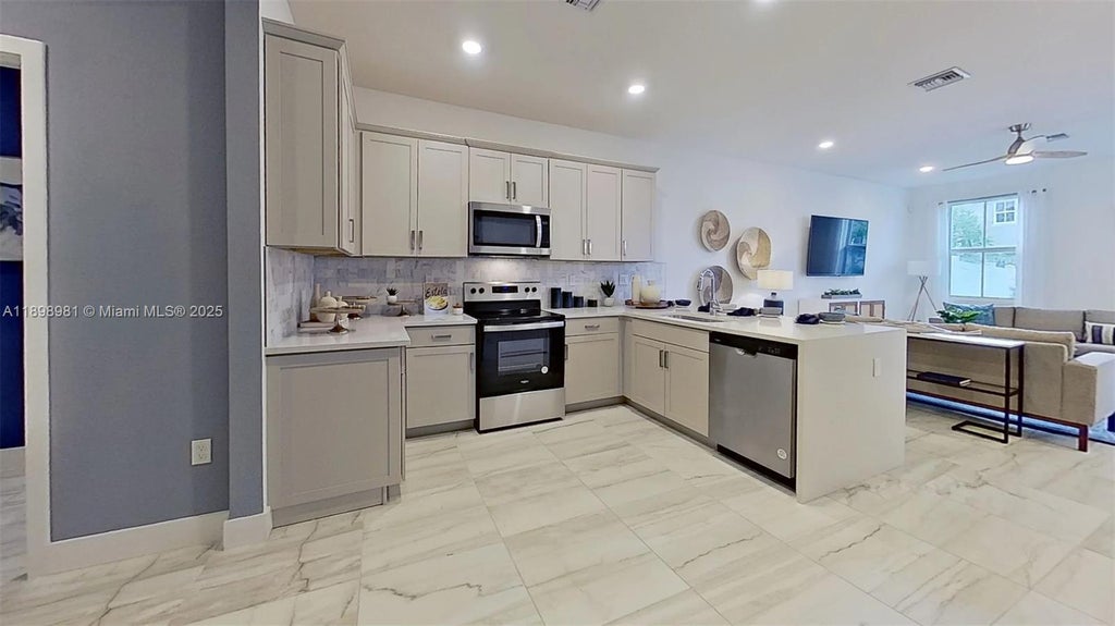 163 Sw 171st Ln, Pembroke Pines