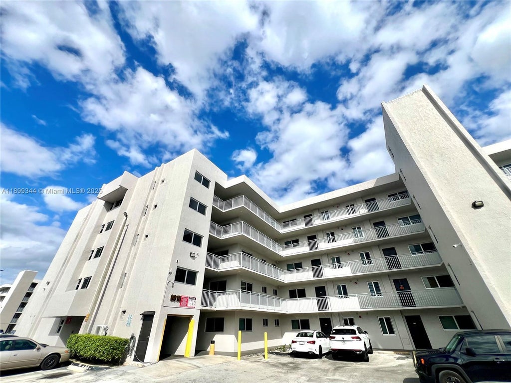 9915 W Okeechobee Rd 2-506, Hialeah Gardens