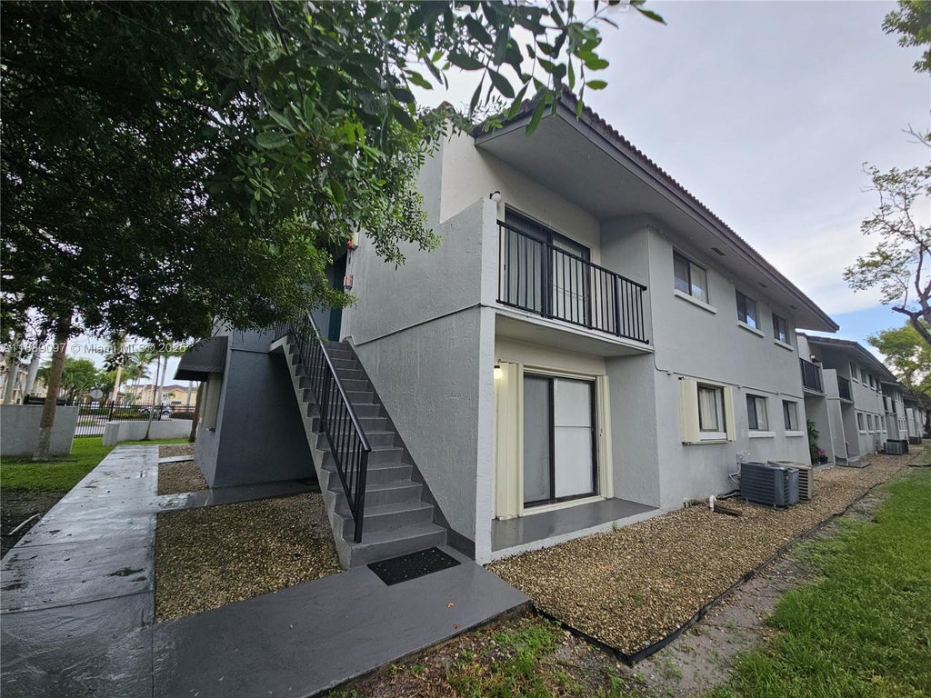 6901 Nw 179th St 212, Hialeah