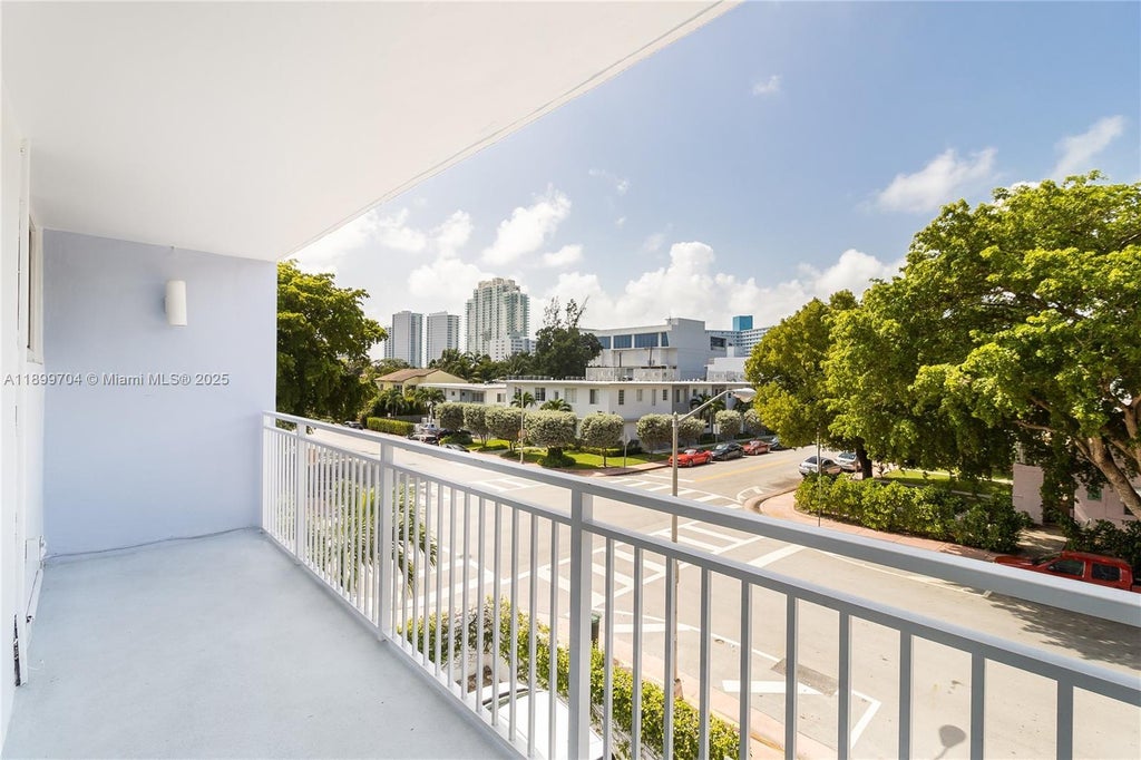 1045 10th St 304, Miami Beach