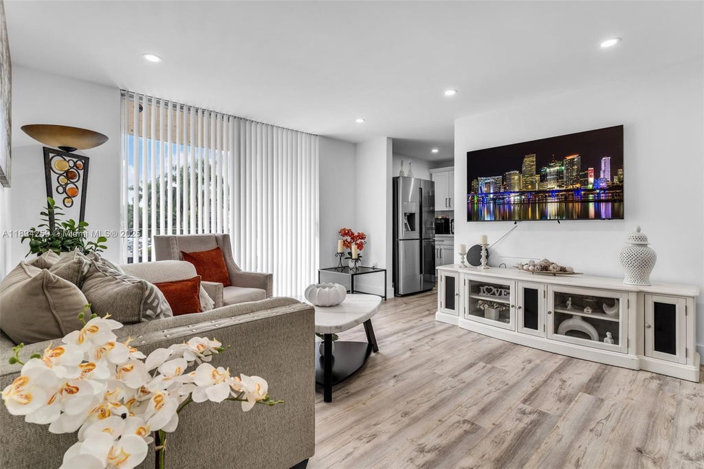 9310 Fontainebleau Blvd 201, Miami