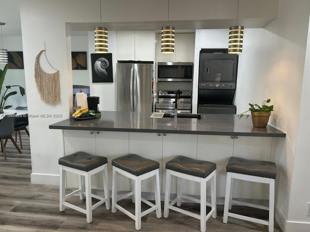 365 Sw 86th Ave 204, Pembroke Pines