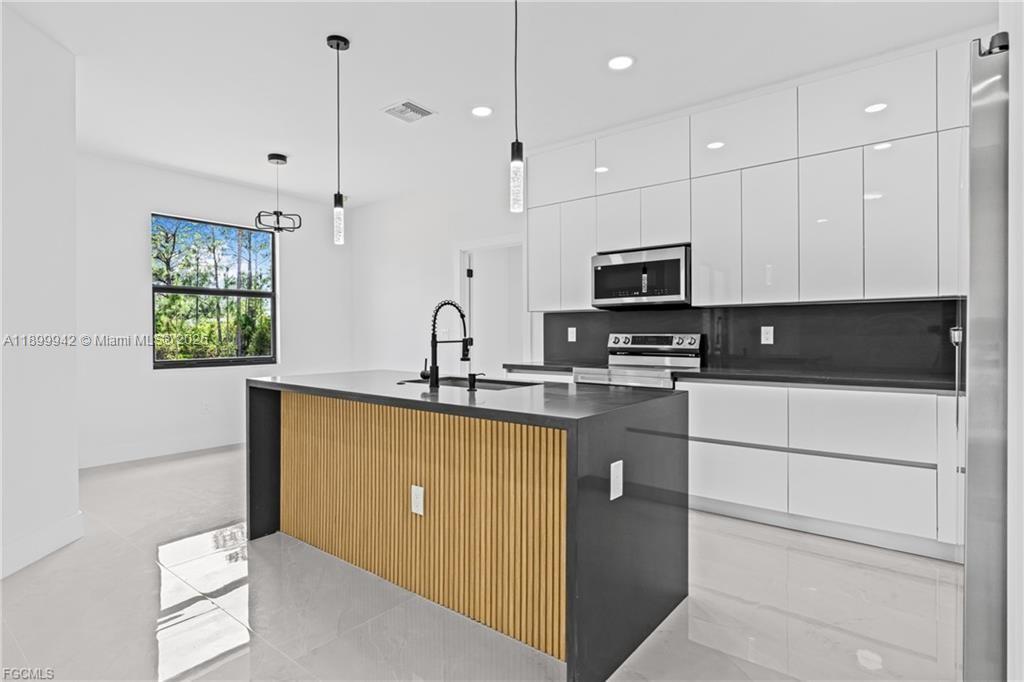 620 Raintree St E, Other