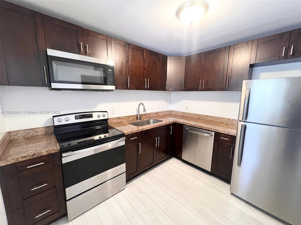 5510 N Lakewood Cir N 522, Margate