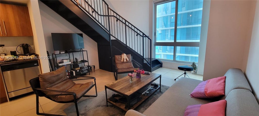 300 S Biscayne Blvd L-1004, Miami