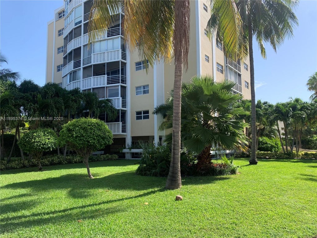 555 Crandon Blvd 53, Key Biscayne