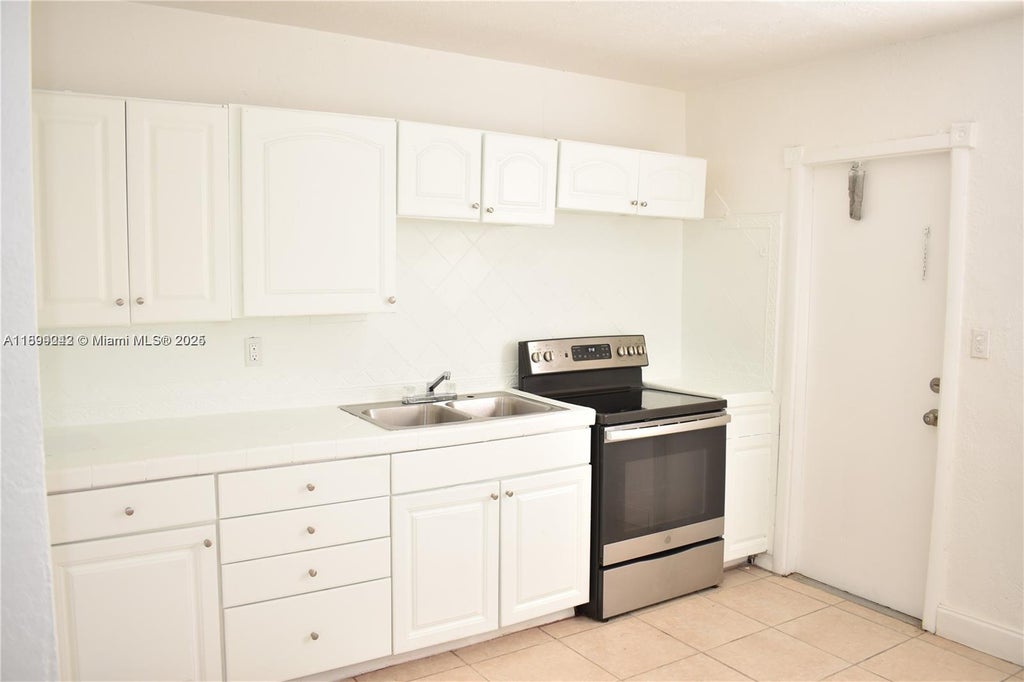 637 Nw 6th Ct 2s, Hallandale Beach