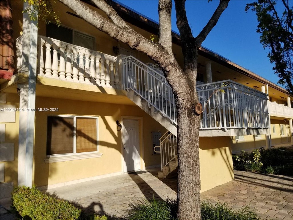 2323 Van Buren St 106, Hollywood