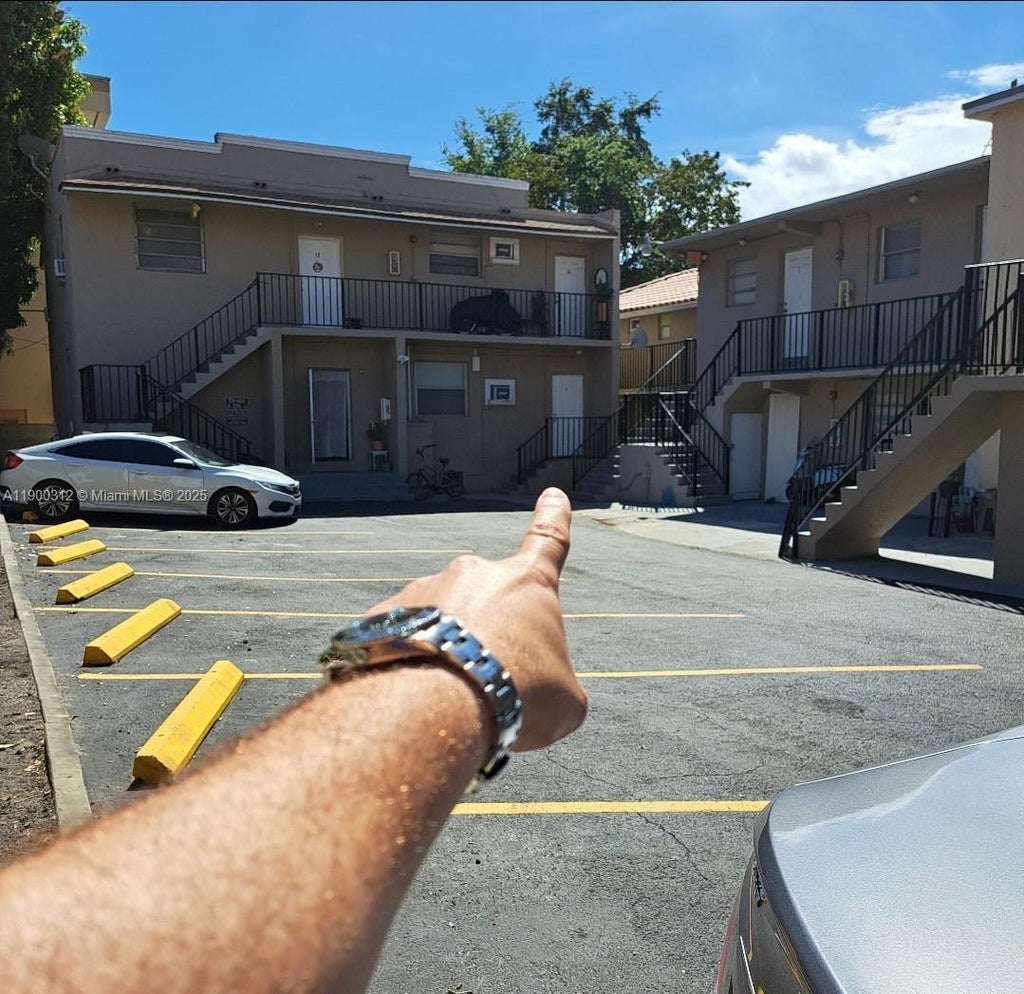 1362 Sw 2nd St 17, Miami