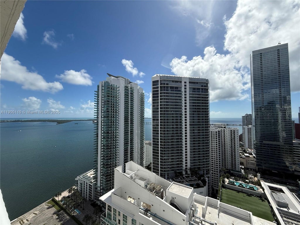 1200 Brickell Bay Dr 3915, Miami
