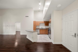 Photo of Listing #A11900194