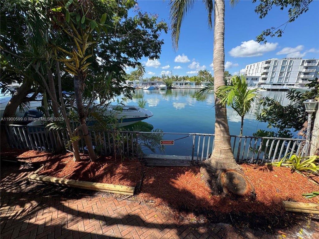 8300 Byron Ave 5, Miami Beach