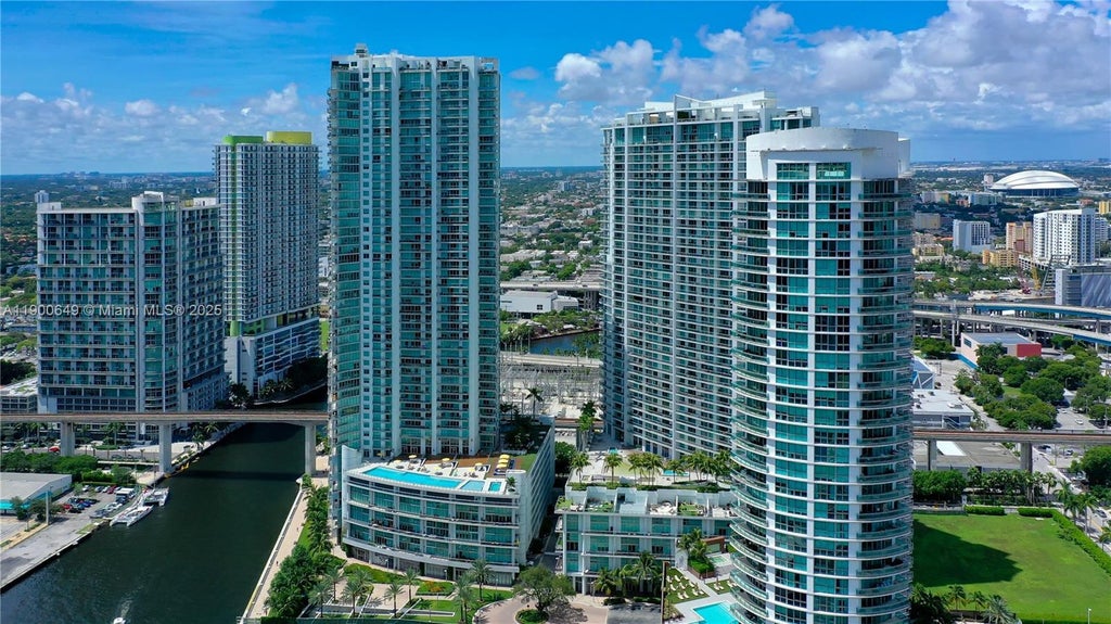 90 Sw 3rd St 1602, Miami