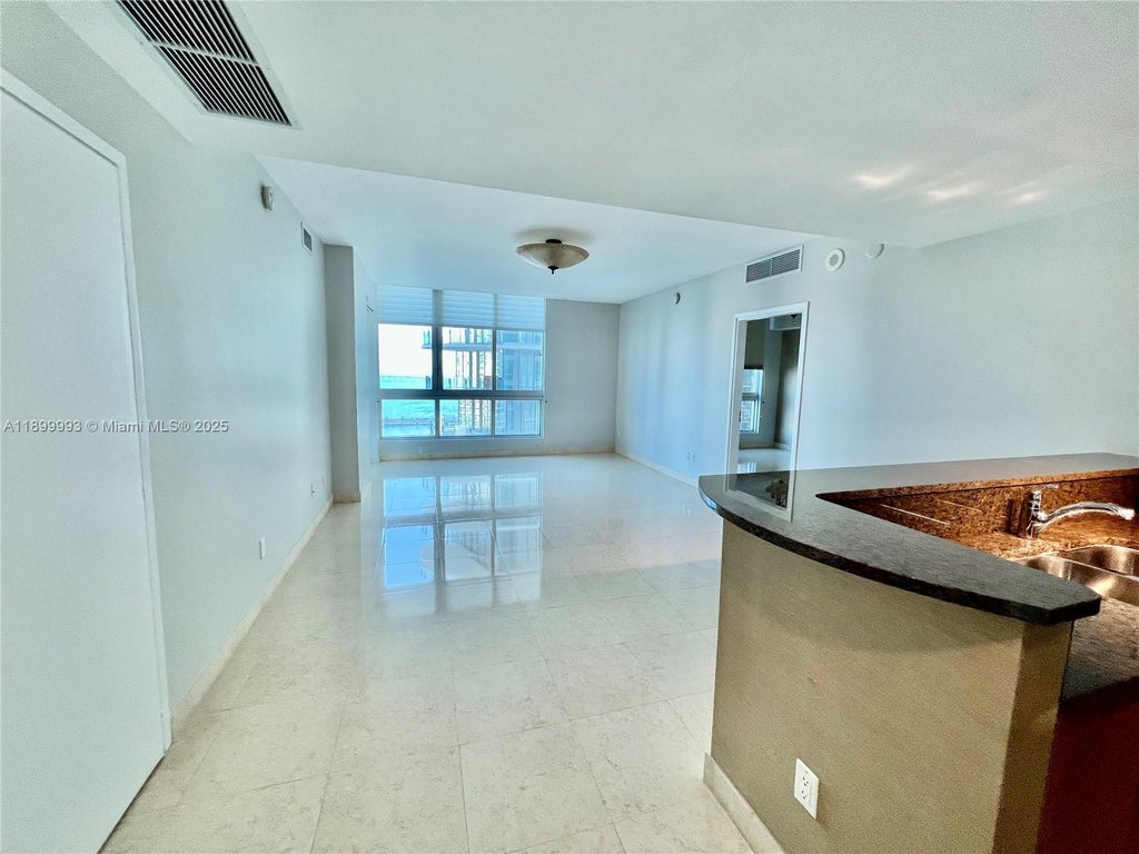 300 S Biscayne Blvd 2006, Miami