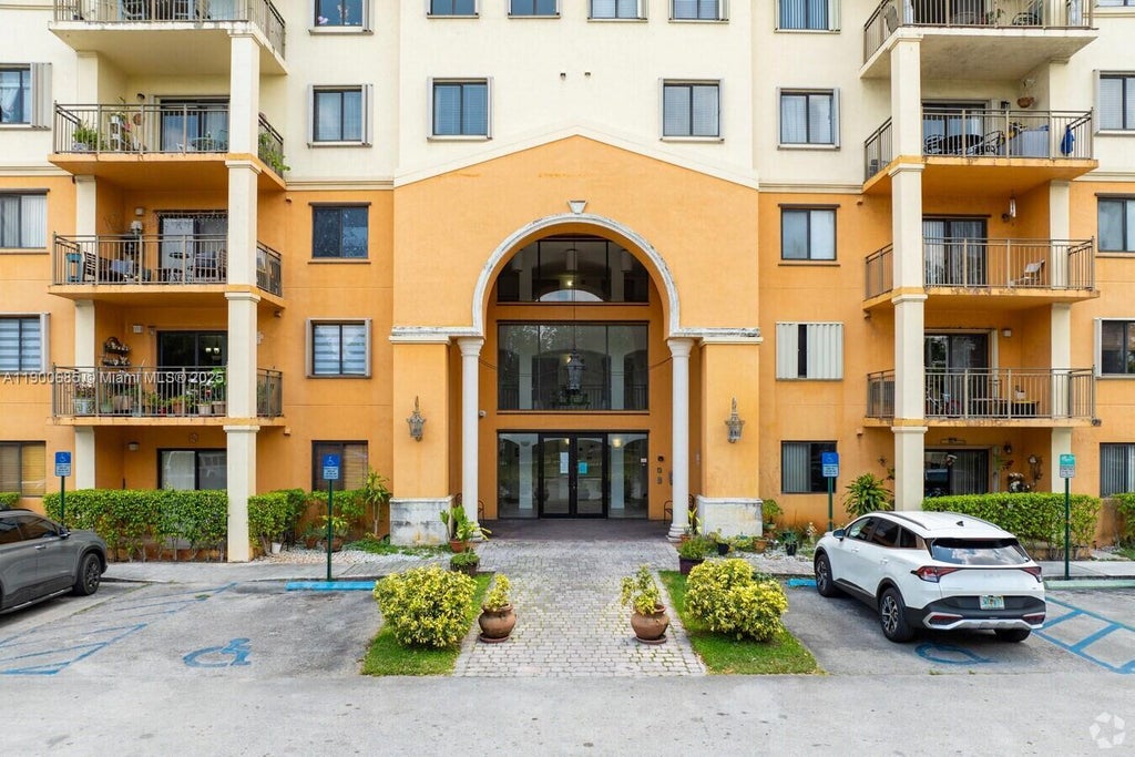 9340 Fontainebleau Blvd W206, Miami