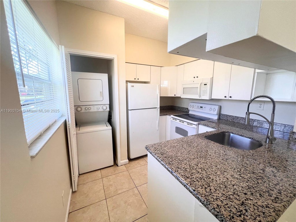 731 Cypress Ln I8, Deerfield Beach