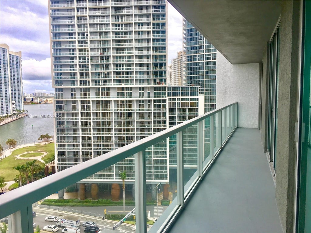 500 Brickell Av 1505, Miami