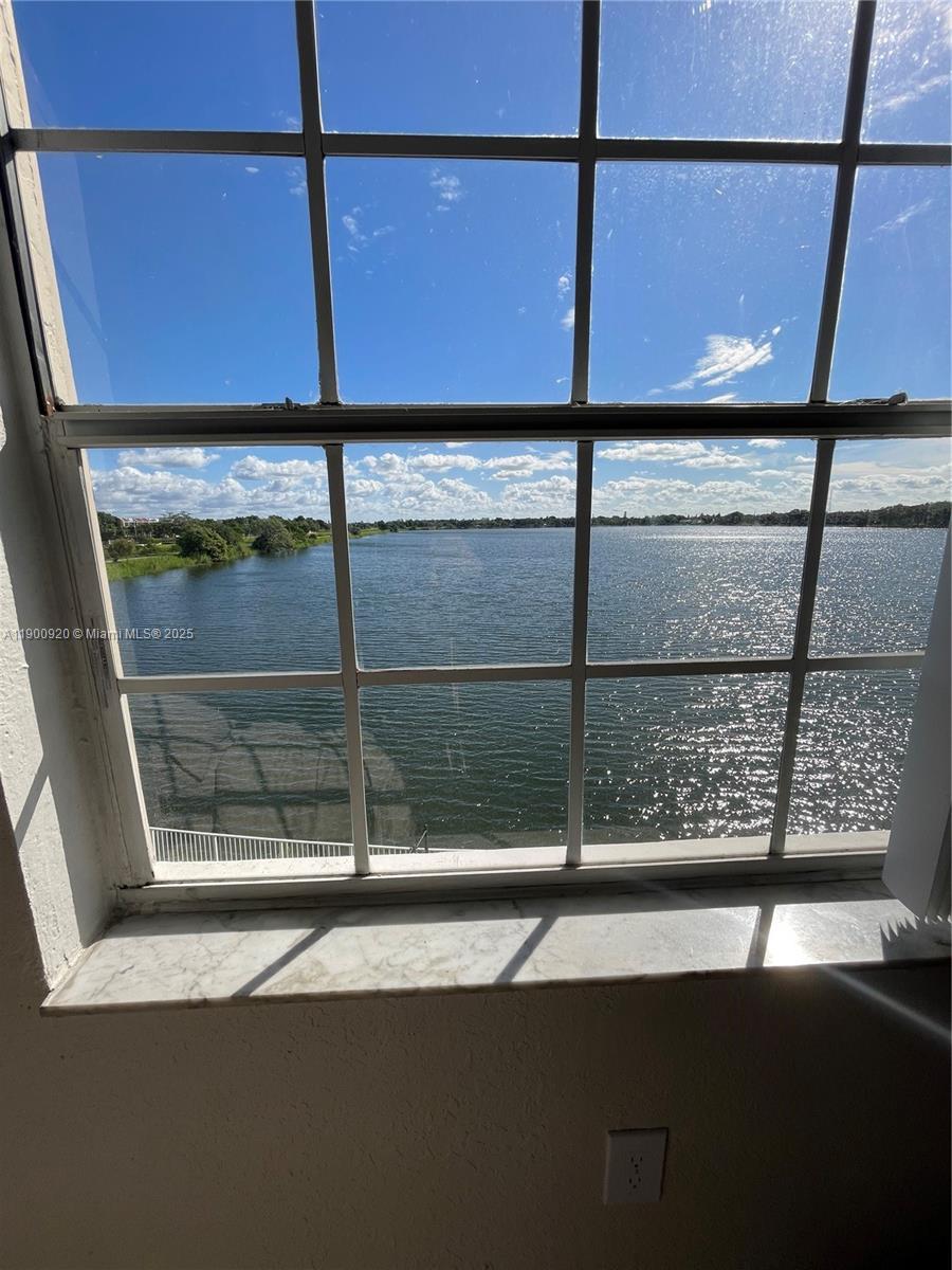 2831 N Oakland Forest Dr 304, Oakland Park