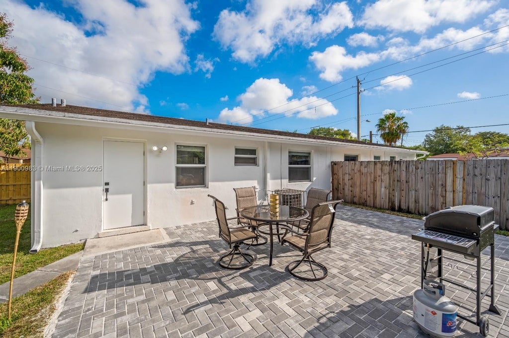 100 Nw 45th St 1, Miami