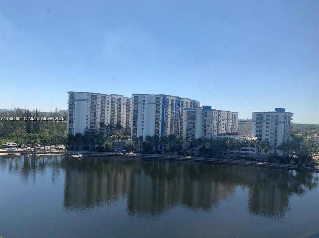 5091 Nw 7th St Ph-10, Miami